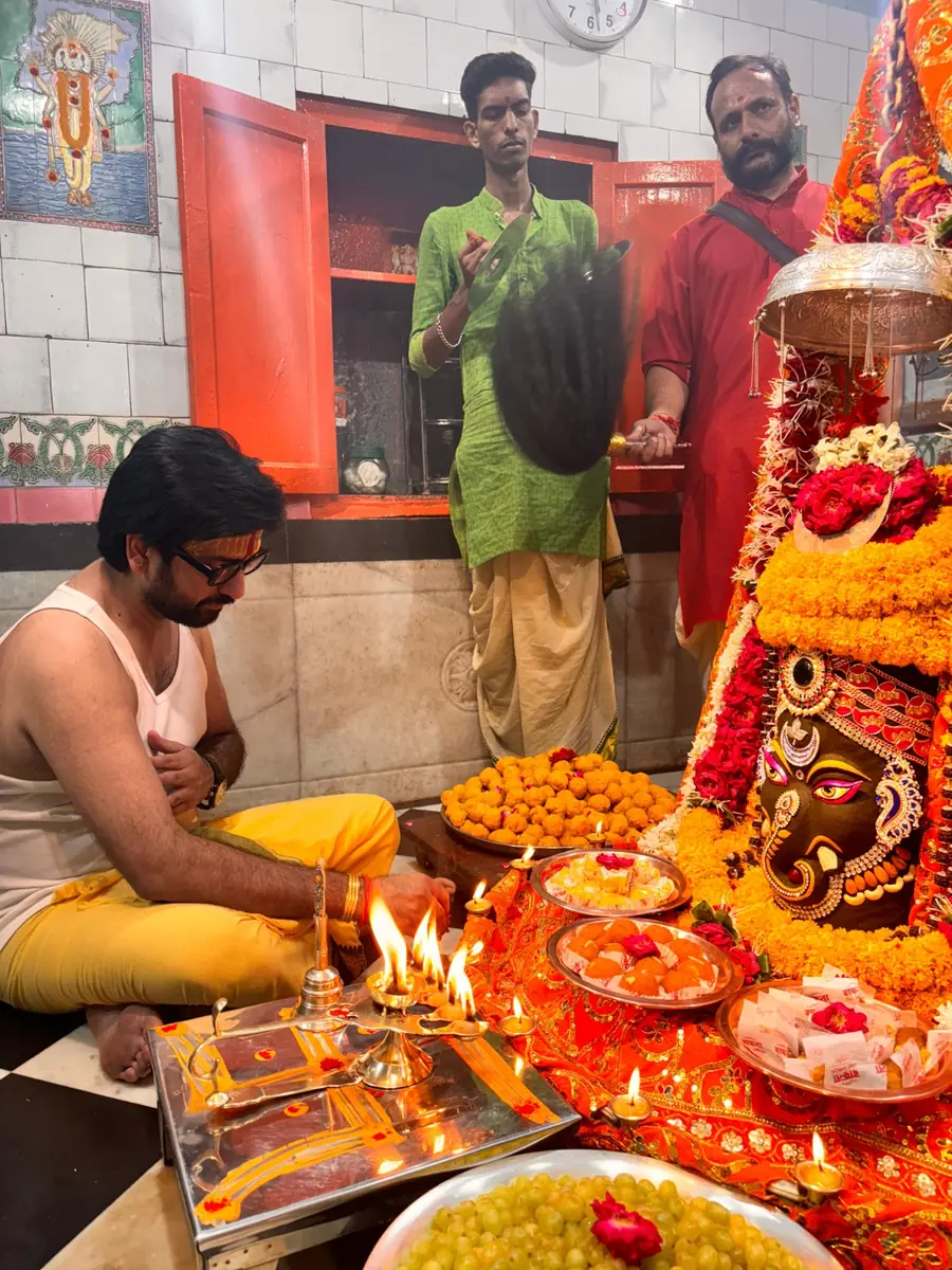 Kaal Sarp Dosh puja with the golden Naga on the Shivling in Ujjain