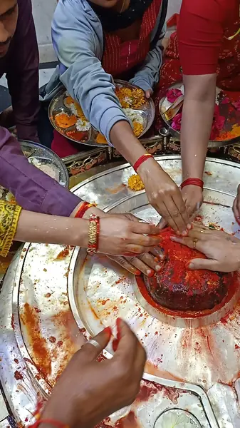 Pandit performing Mangal Dosh puja at the Shivling in Mangalnath Mandir, Ujjain